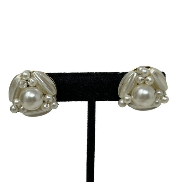 Vintage Faux Pearl‎ Earrings Clip On Round Oval Beads Made in Hong Kong - Picture 1 of 8